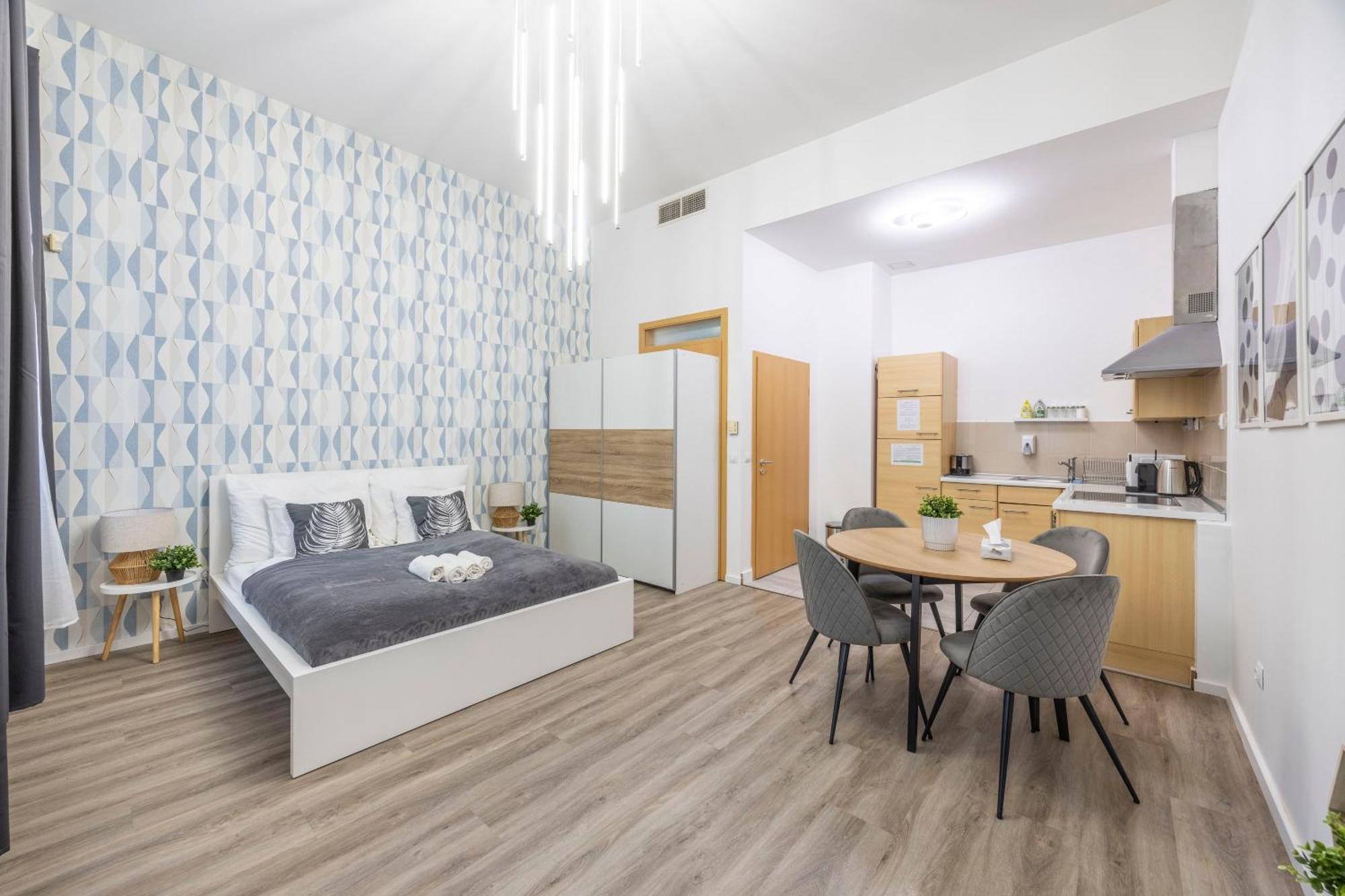 Charming Center W' 2 Bedrms In The Gozsdu Garden Апартаменти