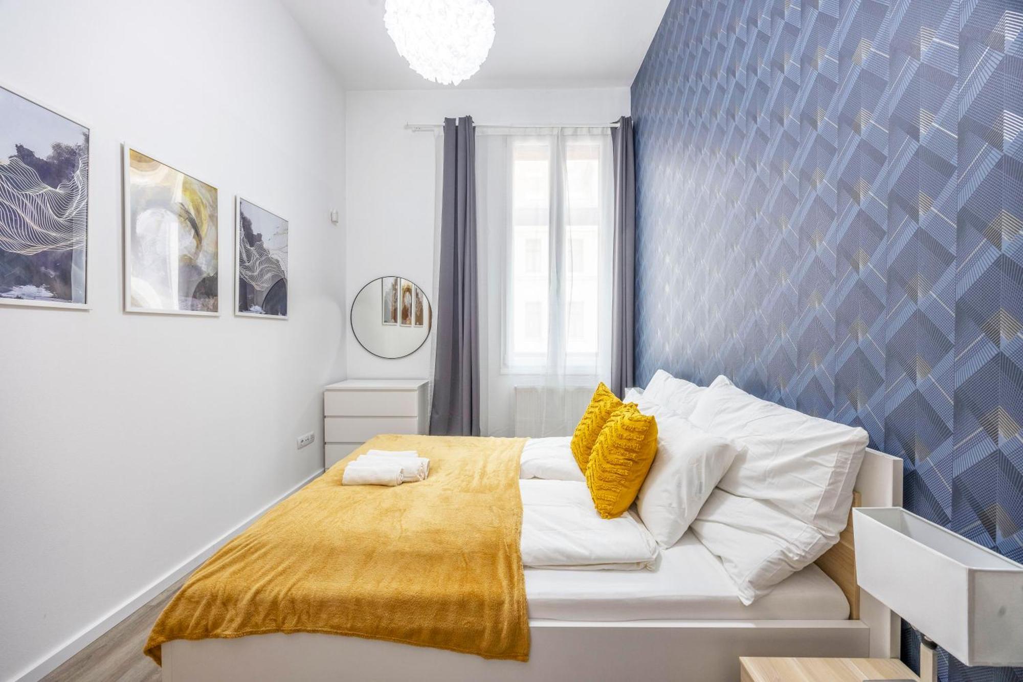 Charming Center W' 2 Bedrms In The Gozsdu Garden Апартаменти