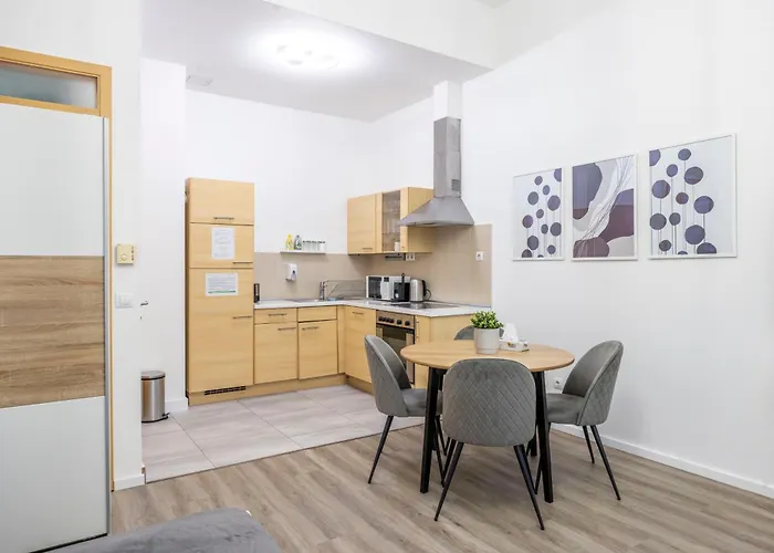 Charming City Center Suite W\' 2 Bedrms In The Gozsdu Garden